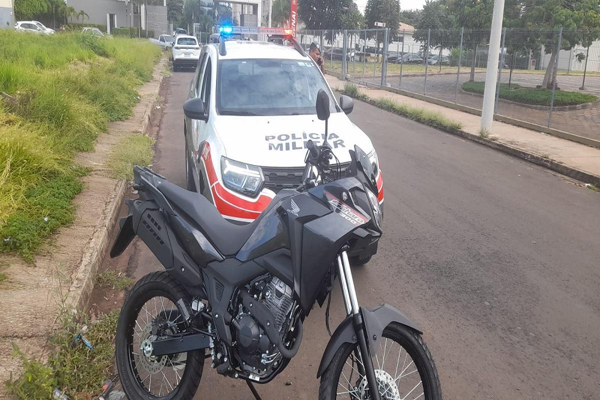 MOTOCICLETA FURTADA É LOCALIZADA E RESTITUÍDA PELA POLÍCIA MILITAR EM ARARAS SP