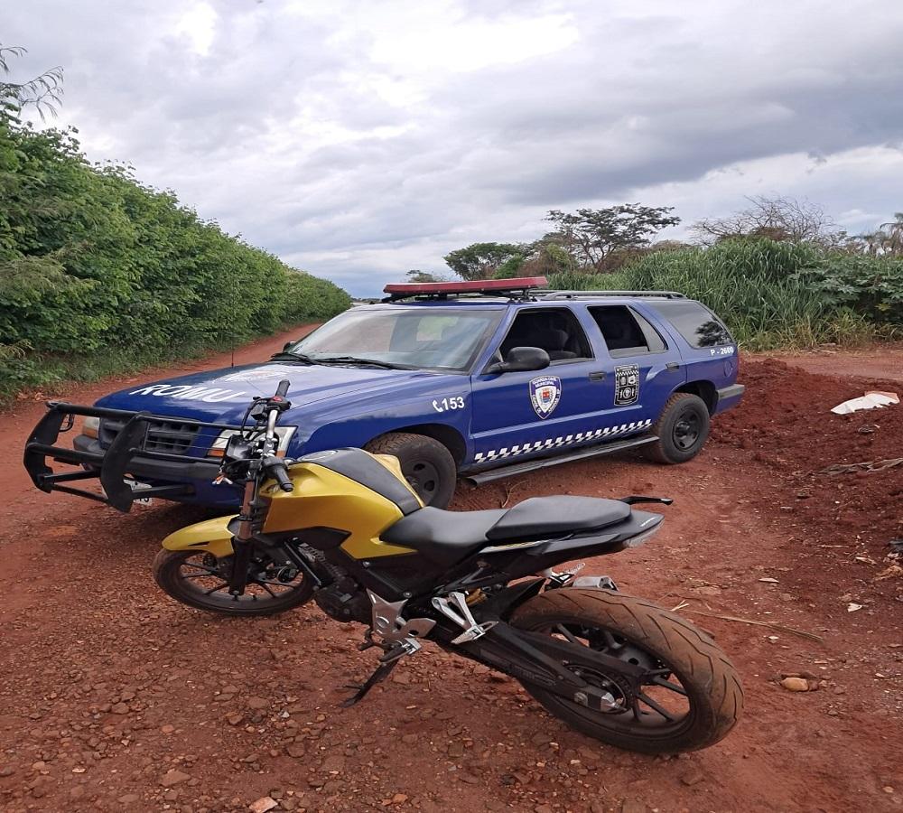 Motocicleta roubada é localizada em área de mata no Jardim Orquídeas, em Araras